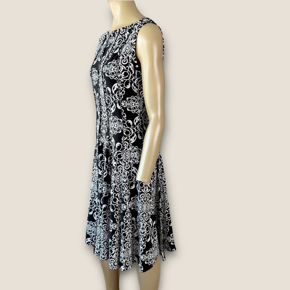 HAANI Floral Sleeveless Fit Flare Dress Jersey Stretchy Petite L Black & White - Picture 3 of 13